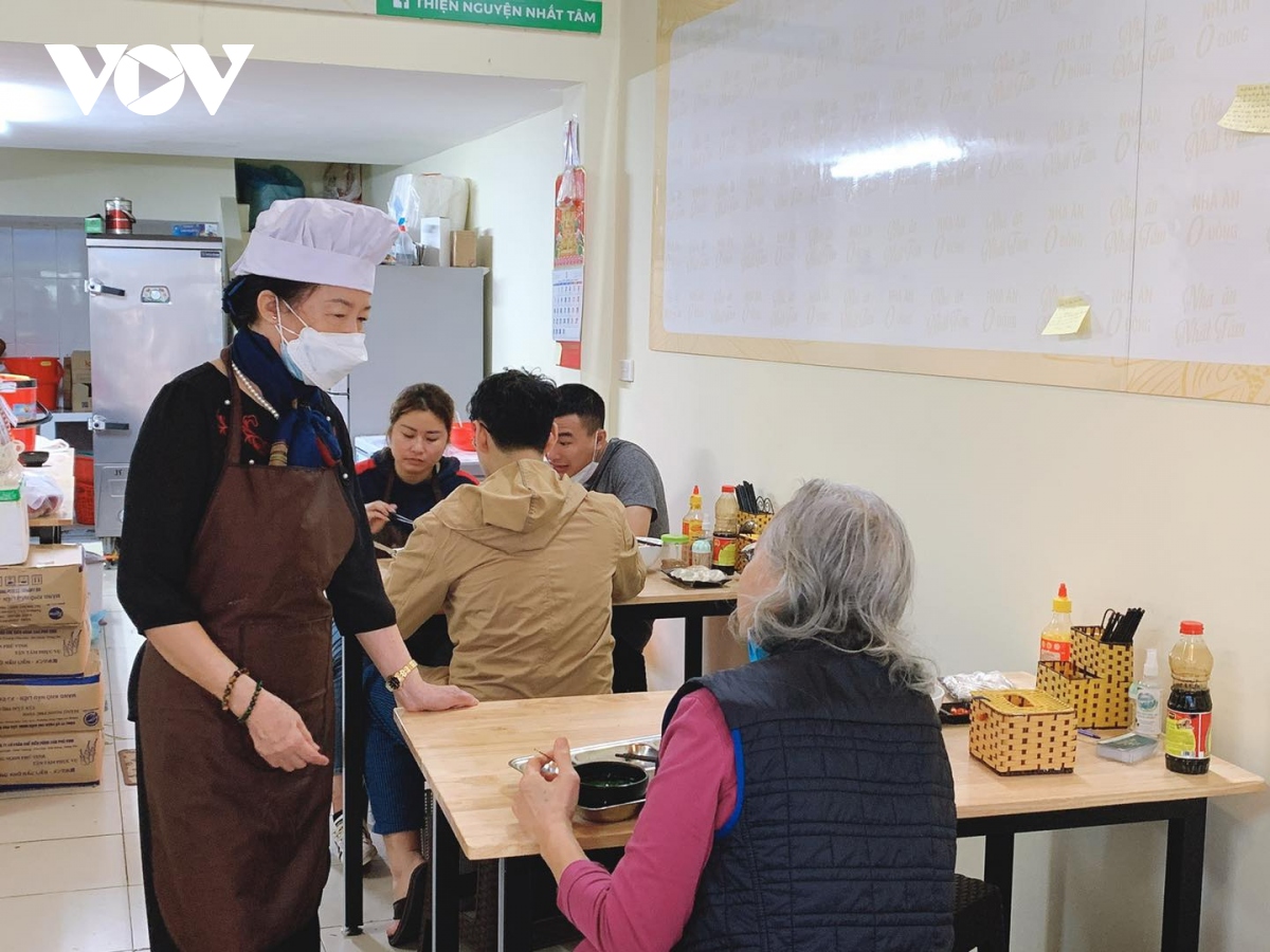 Nhà ăn chay 0 đồng Nhất Tâm-Ngôi nhà ấm áp tình người