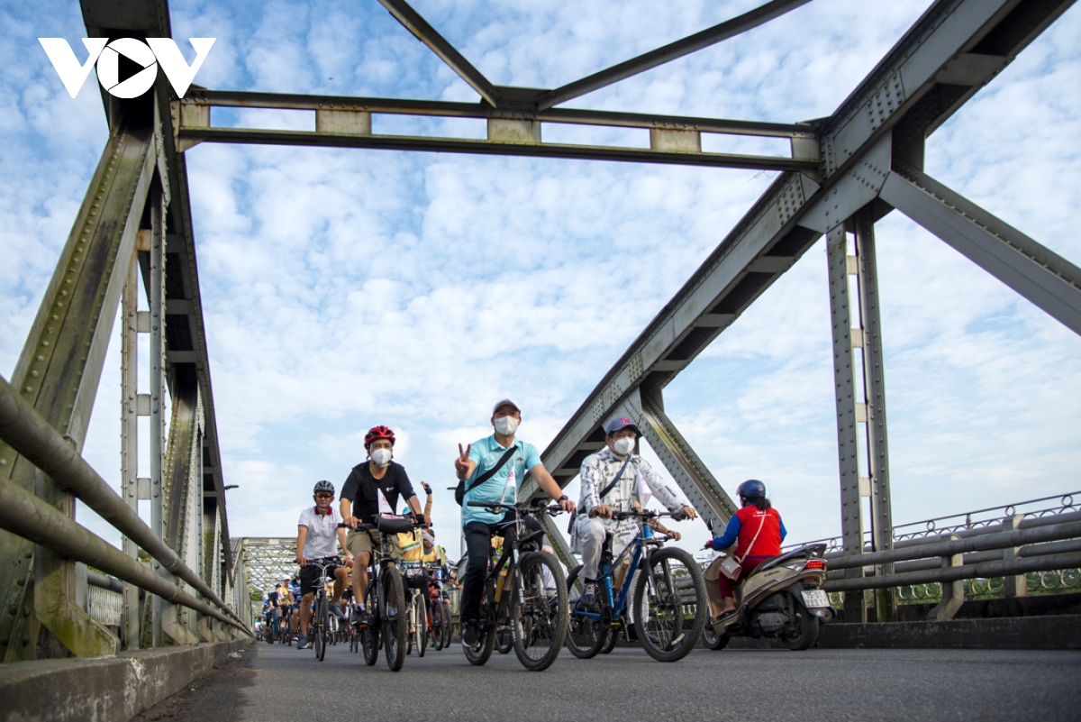 Sôi động ngày hội đạp xe cổ động vì Du lịch và môi trường Huế 2022