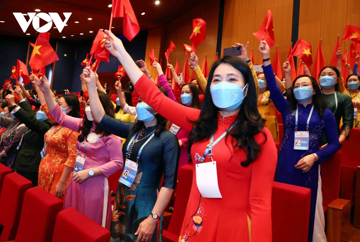 Thủ tướng: Phụ nữ Việt Nam có mặt và chủ động tham gia mọi lĩnh vực của đời sống