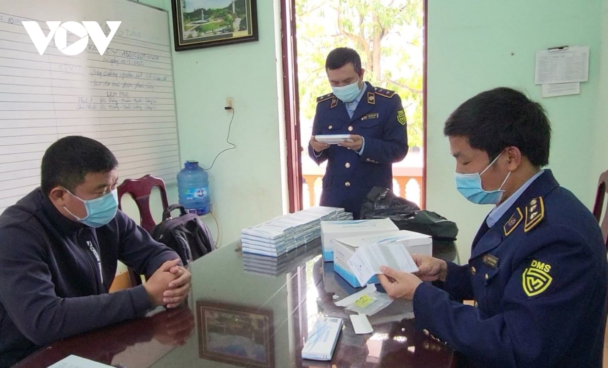 Quảng Bình xử phạt nhà thuốc vi phạm trong kinh doanh kit xét nghiệm COVID-19