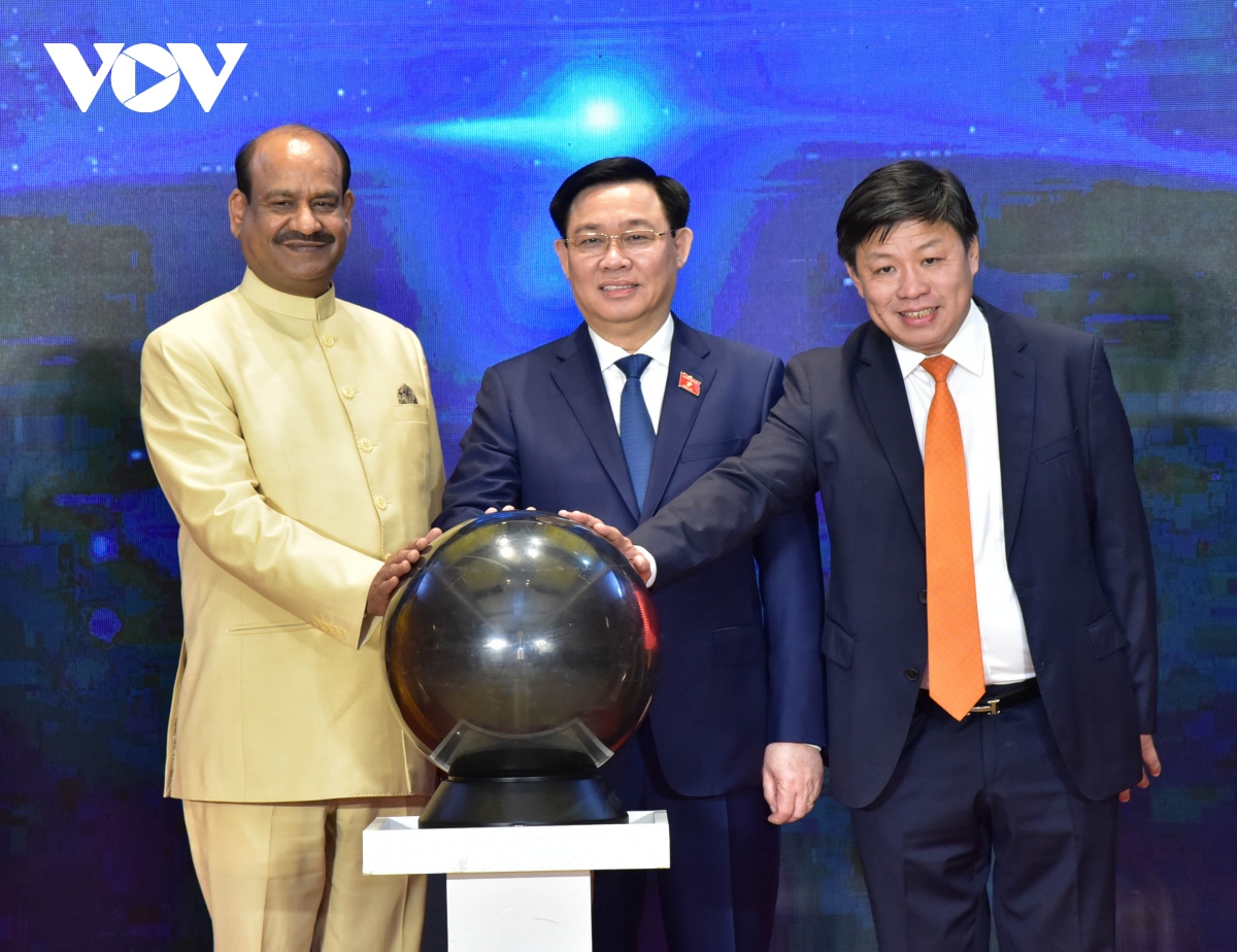 Chủ tịch Quốc hội Việt Nam và Chủ tịch Hạ viện Ấn Độ khai trương các đường bay mới