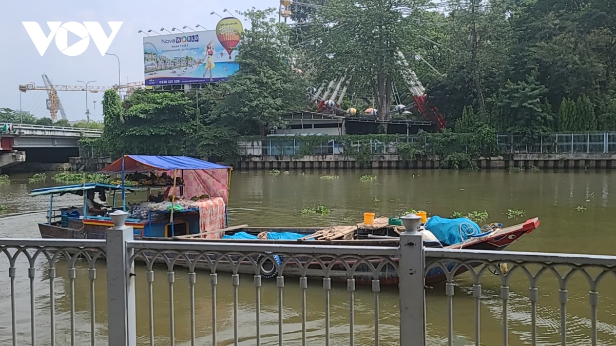 Phát hiện thi thể người đàn ông trên kênh Nhiêu Lộc - Thị Nghè