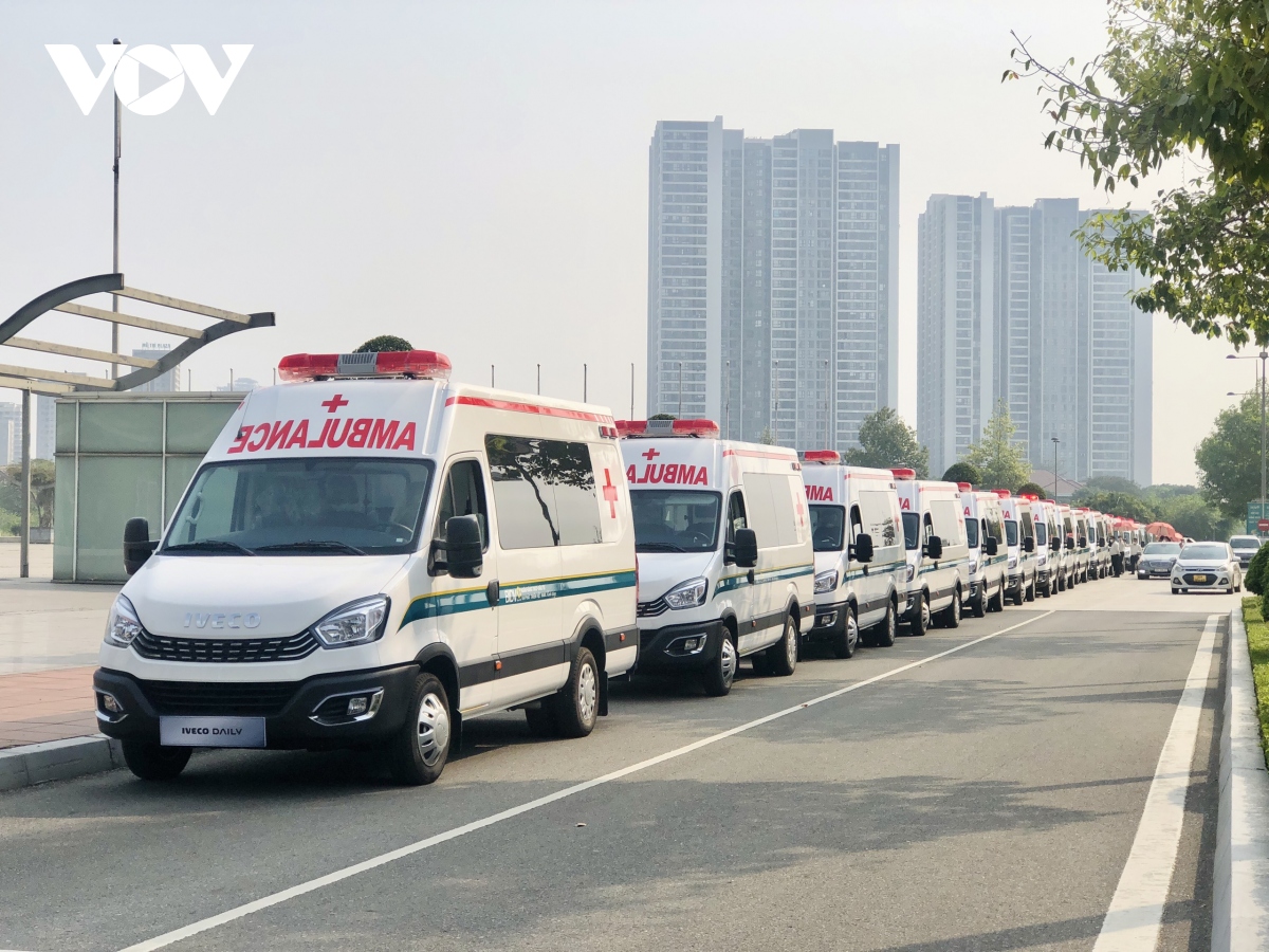 BIDV trao tặng 65 xe cứu thương cho các địa phương nhân dịp kỷ niệm 65 năm ngày thành lập