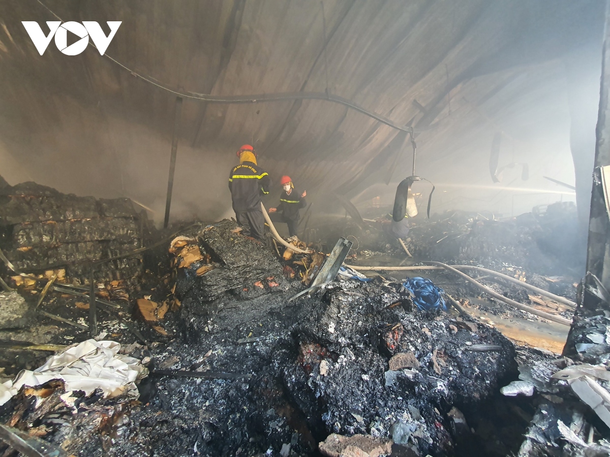 Cháy lớn tại kho hàng của Công ty Việt Pan Pacific ở Bắc Giang