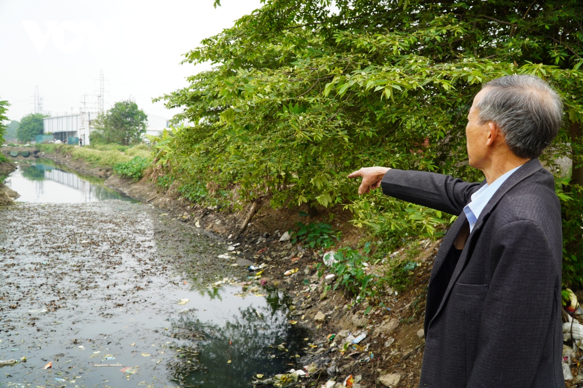 “Dòng kênh chết” cạnh khu công nghiệp Bắc Ninh kêu cứu nhiều năm, cơ quan chức năng ở đâu?