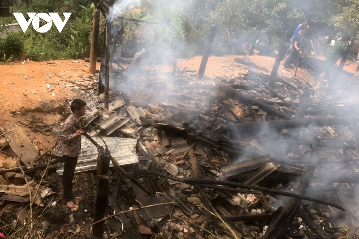 Cháy nhà ở Lai Châu, cháu nhỏ 1 tuổi tử vong