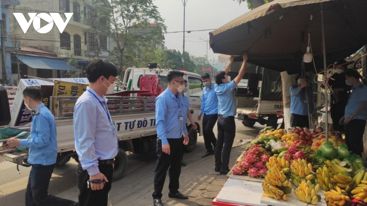 Sớm xử lý dứt điểm tình trạng buôn bán lấn chiếm vỉa hè, lòng đường ở Lạng Sơn
