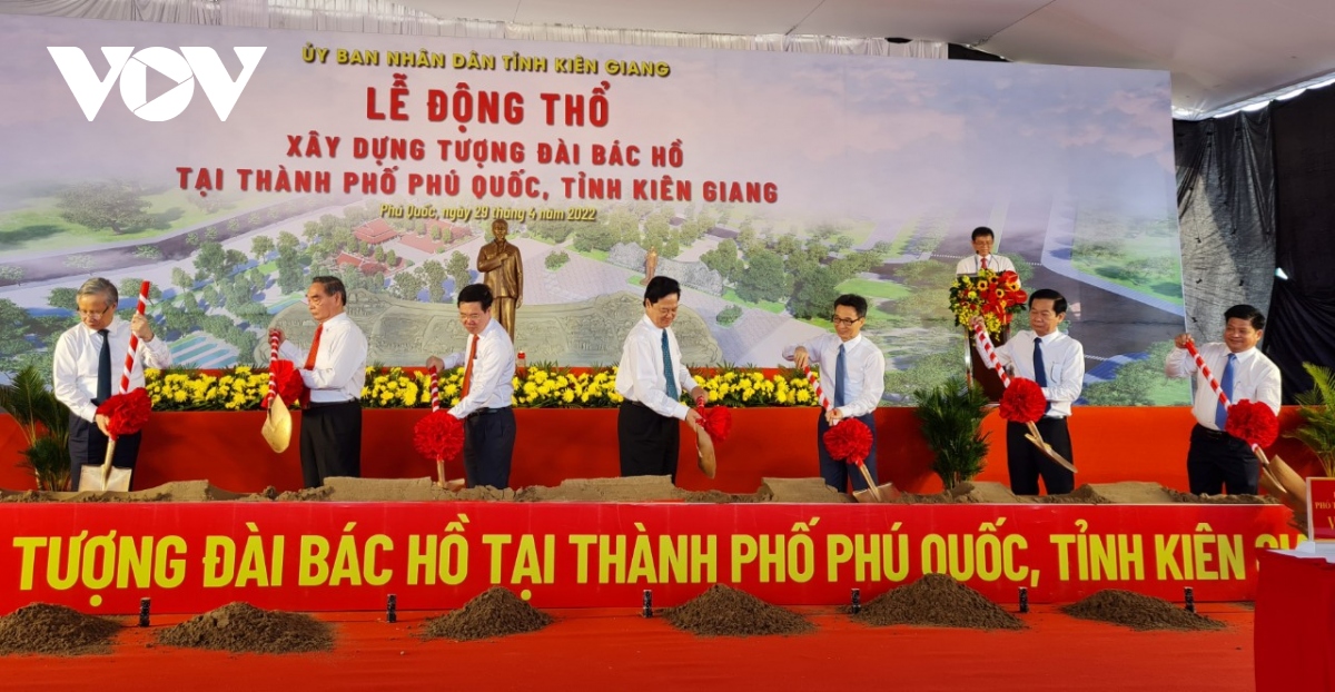 Thường trực Ban Bí thư Võ Văn Thưởng dự lễ động thổ xây dựng Tượng đài Bác Hồ ở Phú Quốc
