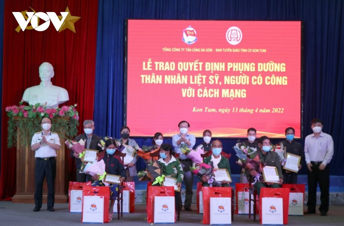 Tổng Công ty Tân Cảng Sài Gòn nhận chăm sóc thân nhân liệt sỹ, người có công tại Kon Tum
