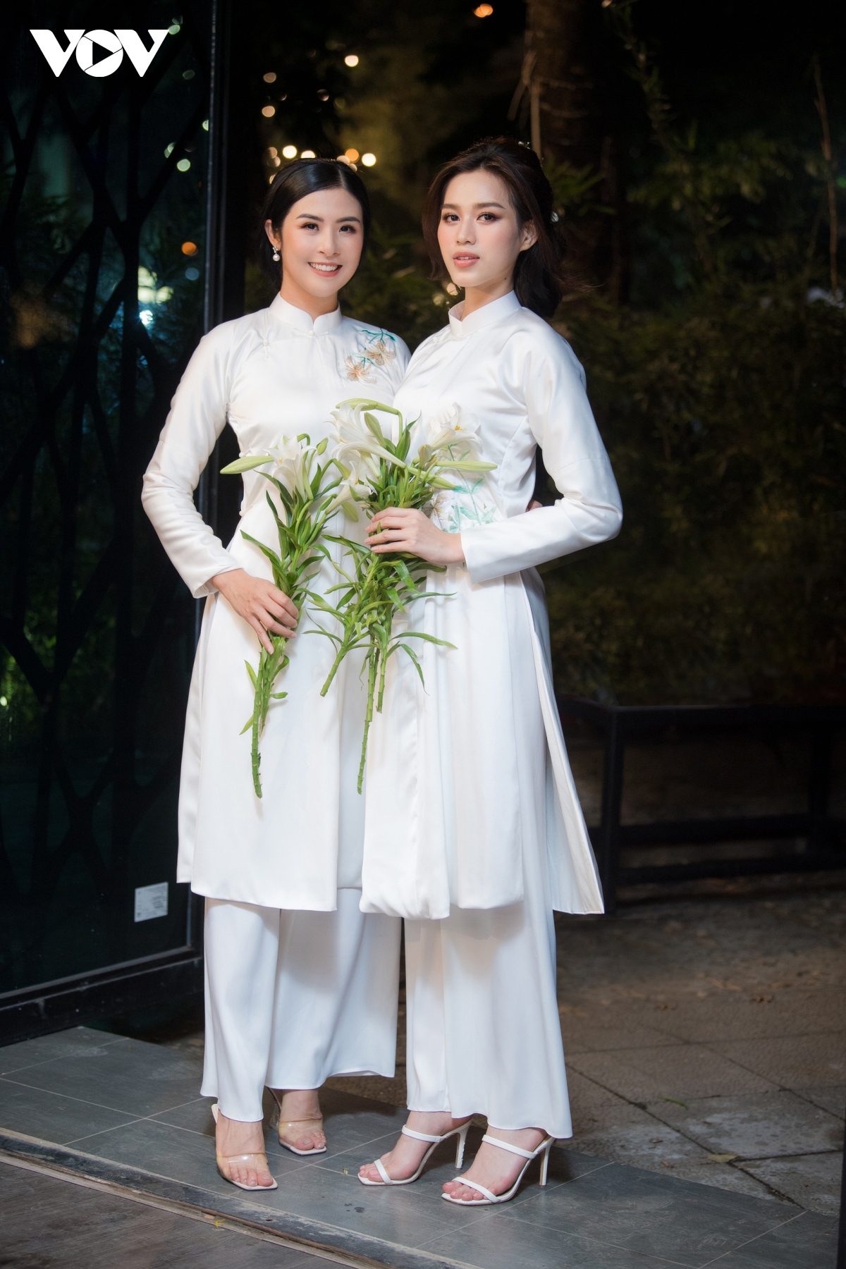 Đỗ Thị Hà lần đầu diễn áo dài cho Hoa hậu Ngọc Hân