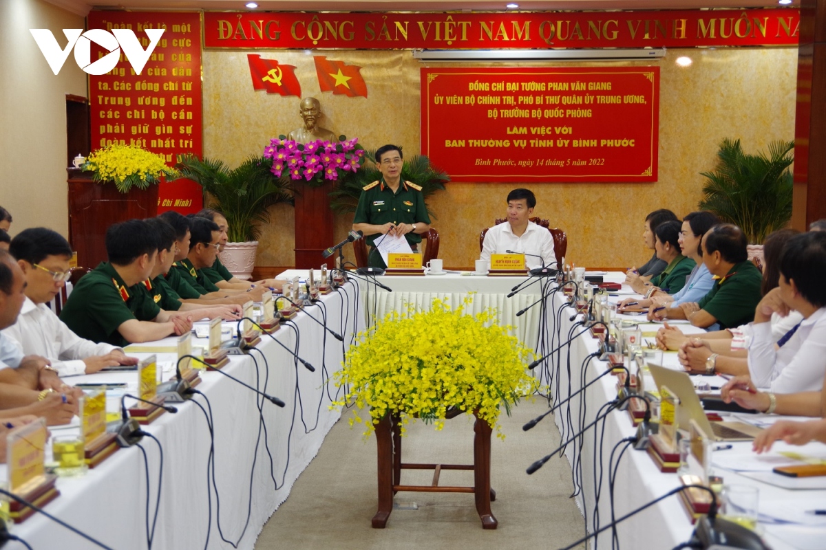 Bộ trưởng Bộ Quốc phòng làm việc với lãnh đạo tỉnh Bình Phước