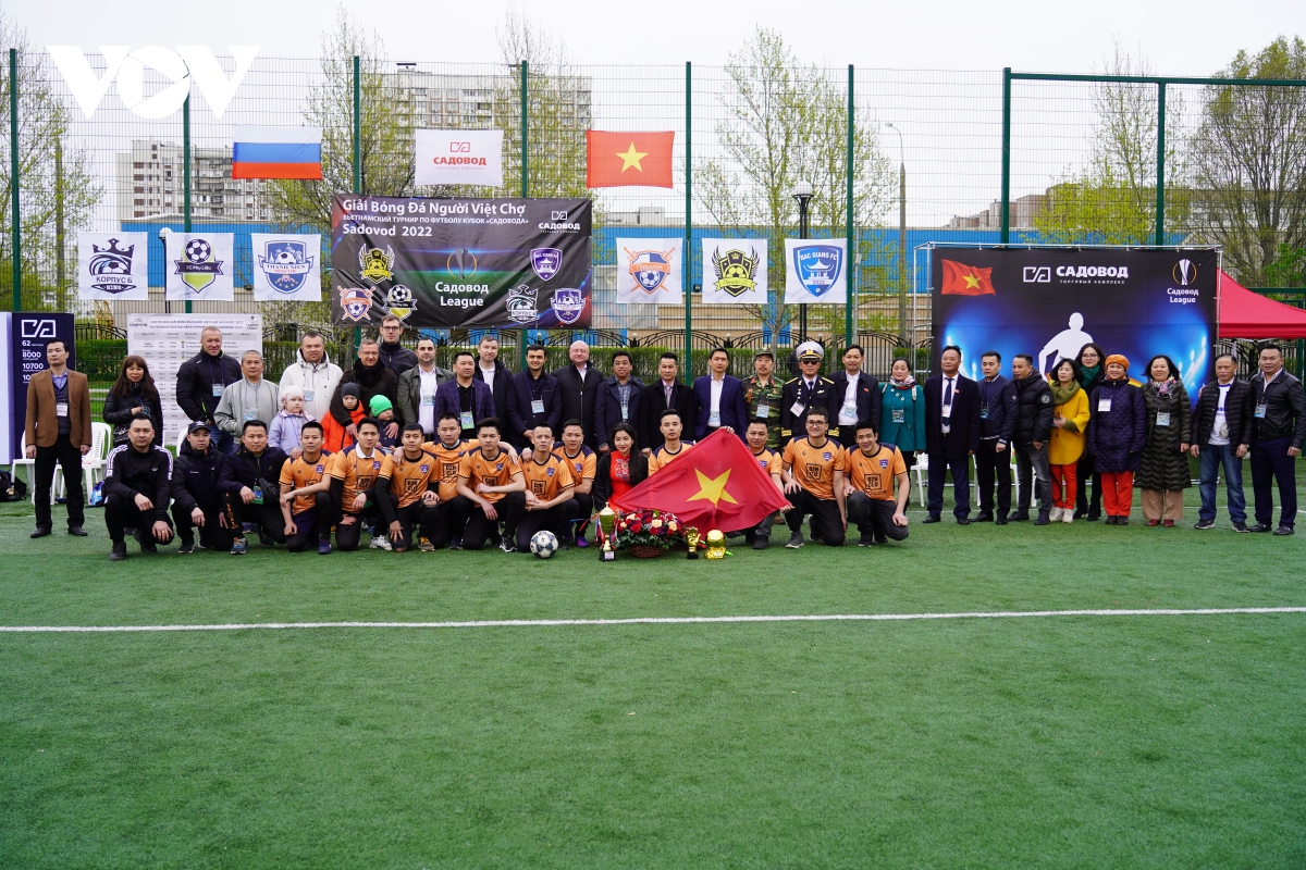 Khai mạc giải bóng đá của cộng đồng người Việt tại Tổ hợp thương mại Sadovod (Nga)