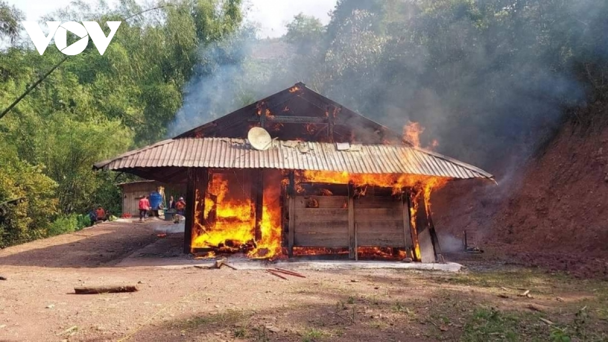 Điện Biên: Cháy lớn khiến 1 nhà dân bị thiêu rụi hoàn toàn