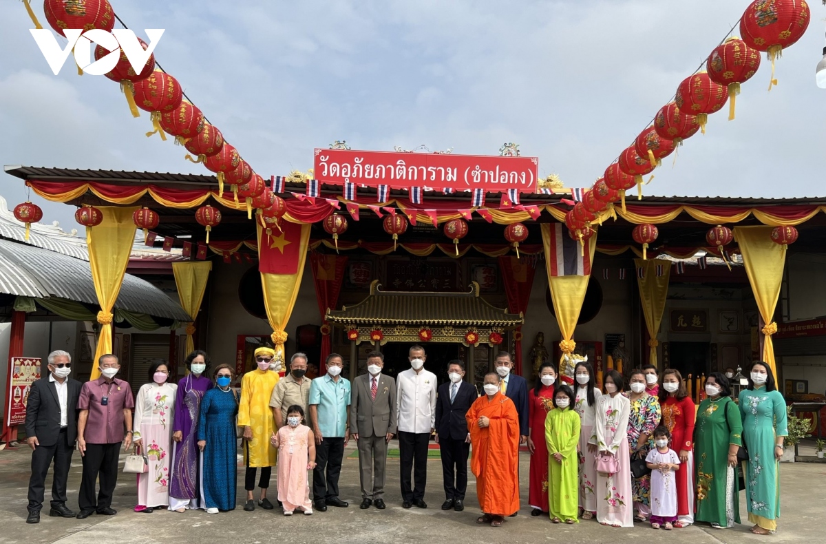 Gắn biển tên Việt cho những ngôi chùa lâu đời tại Thái Lan