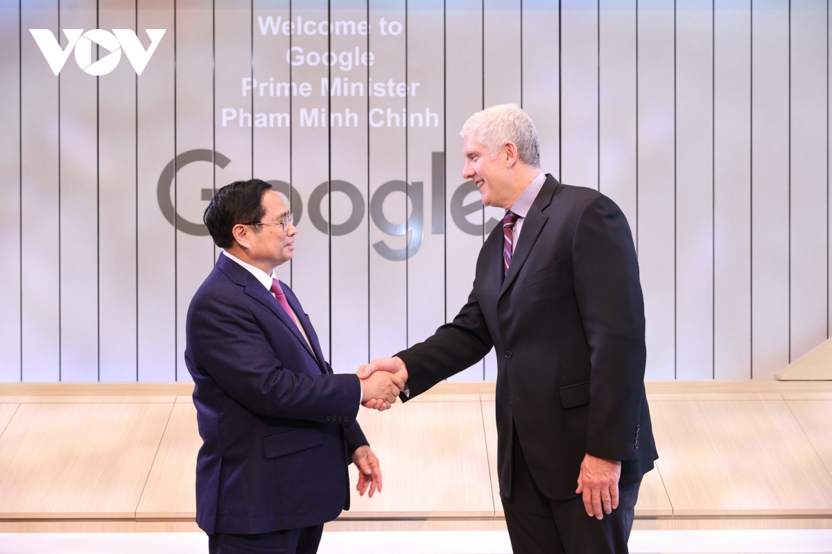 Thủ tướng thăm, làm việc với lãnh đạo các tập đoàn Intel, Apple và Google