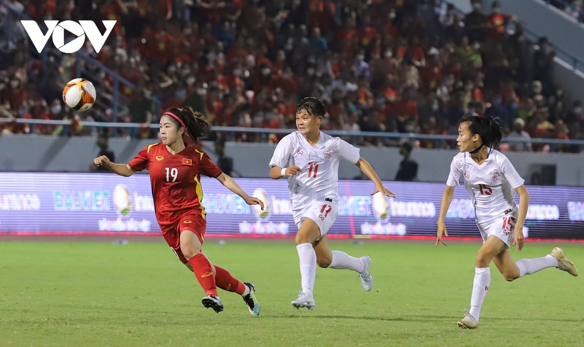 SEA Games 31: Sân Cẩm Phả “cháy rực” mừng tuyển nữ Việt Nam vào Chung kết