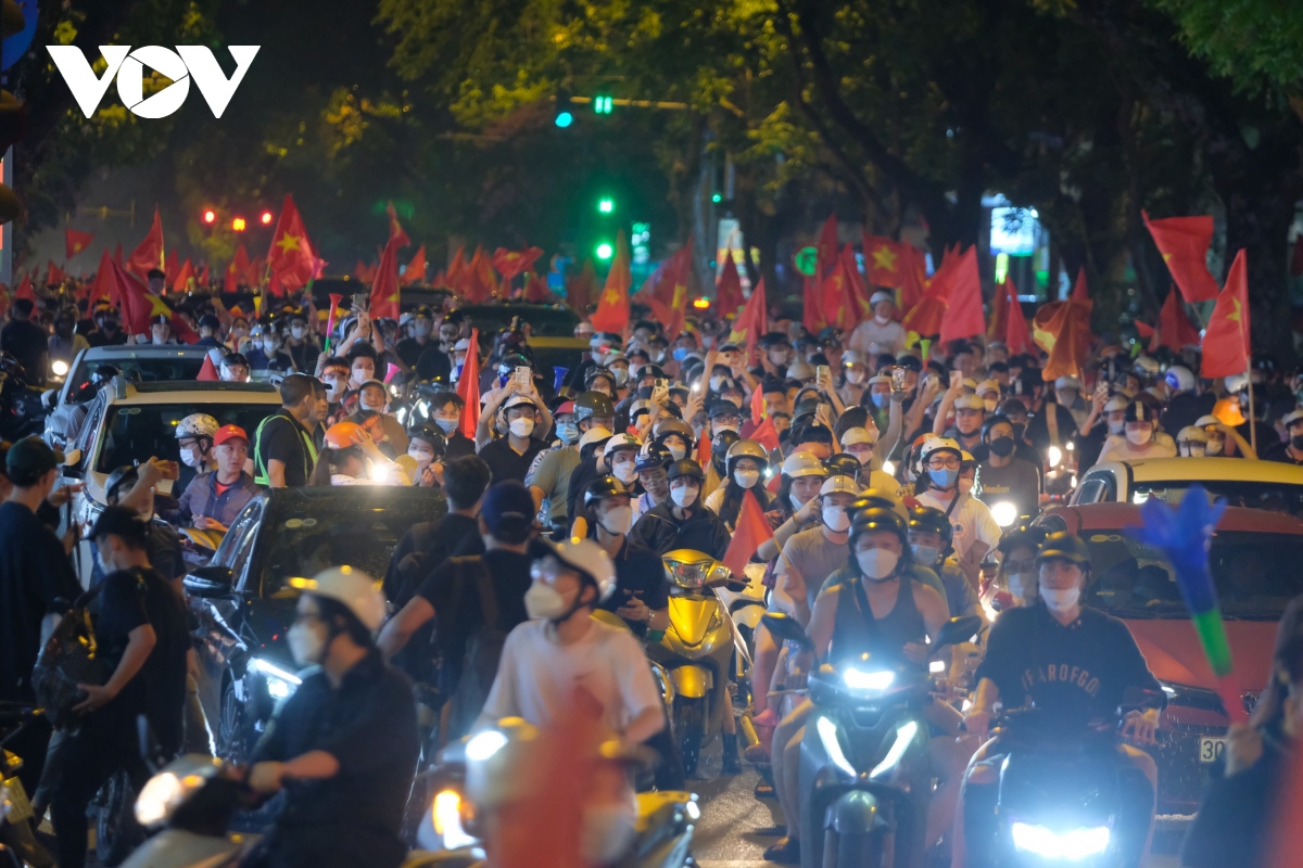 Đường phố Hà Nội tắc nghẽn sau chiến thắng của U23 Việt Nam