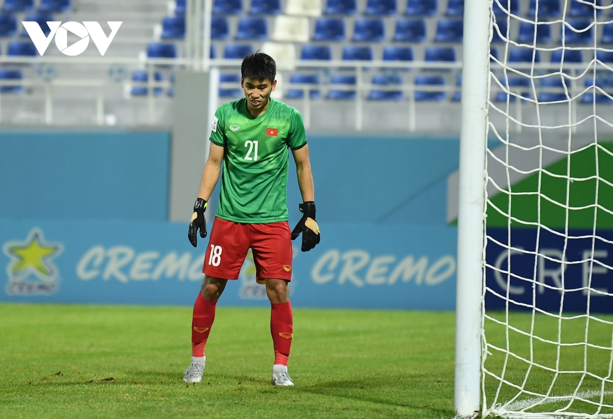 Nhâm Mạnh Dũng nói gì khi phải làm thủ môn bất đắc dĩ cho U23 Việt Nam?