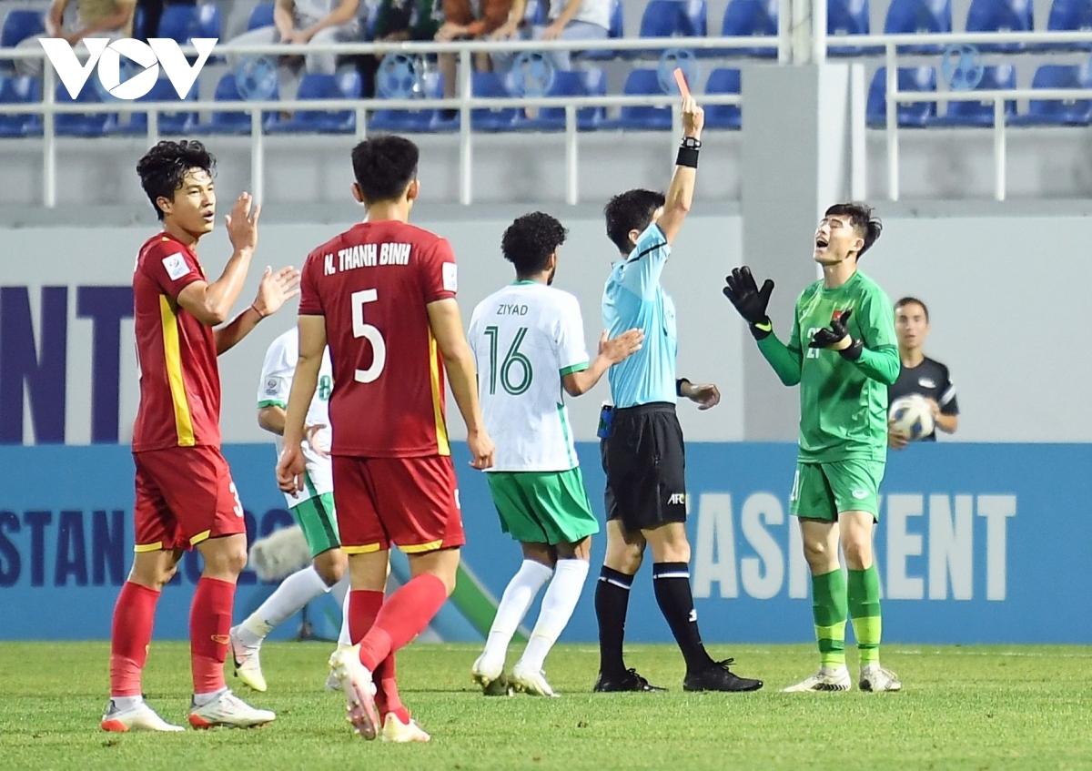 Văn Chuẩn nhận thẻ đỏ, U23 Việt Nam dừng bước ở tứ kết U23 châu Á 2022