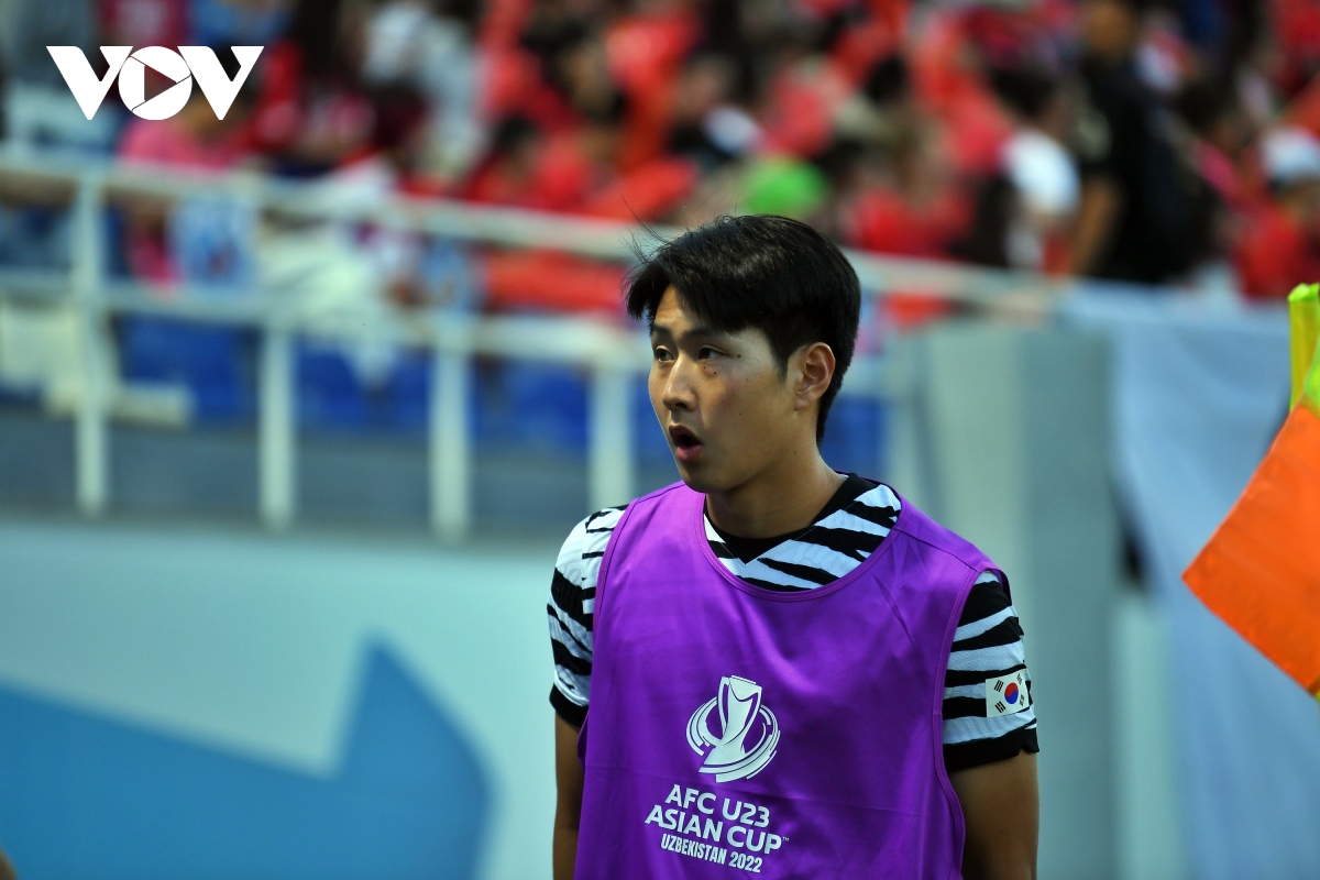 Lee Kang-in sững sờ khi chiêm ngưỡng siêu phẩm của Vũ Tiến Long vào lưới U23 Hàn Quốc