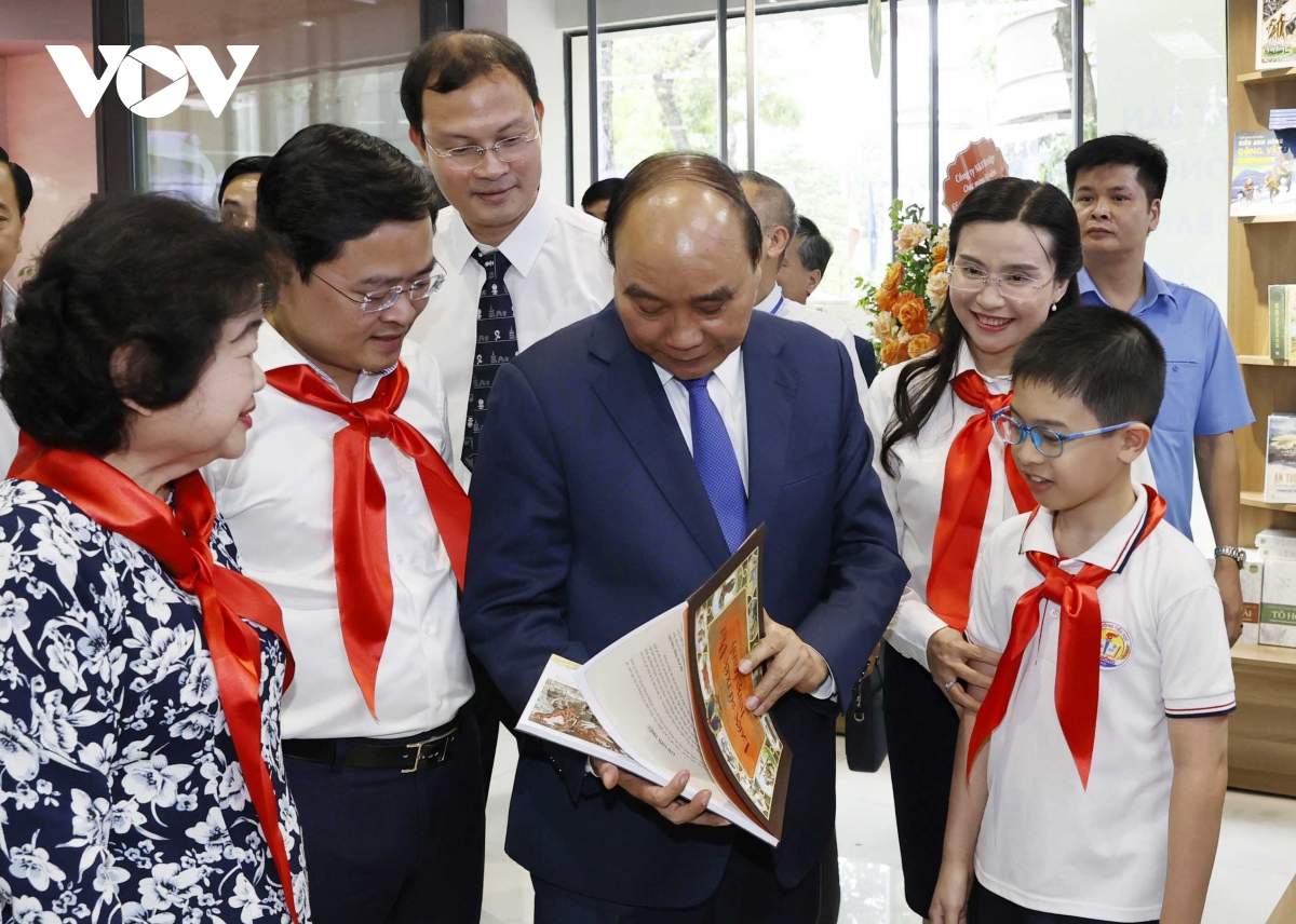 Chủ tịch nước dự lễ kỷ niệm 65 năm thành lập NXB Kim Đồng