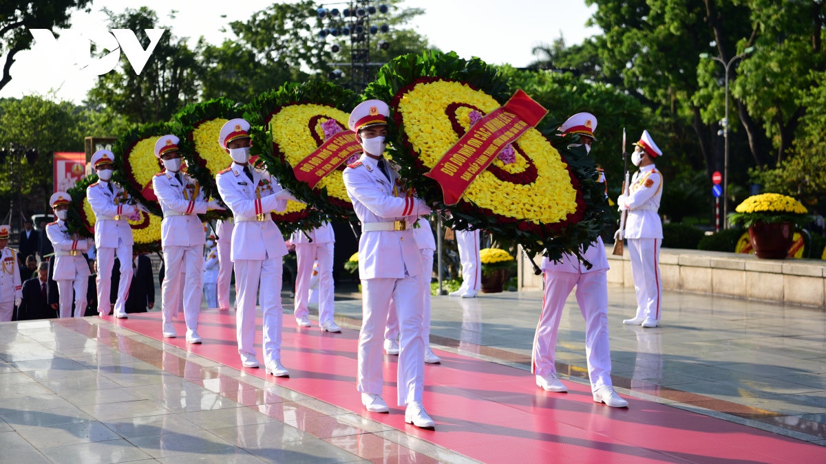 Lãnh đạo Đảng, Nhà nước tưởng niệm Anh hùng liệt sĩ, viếng Chủ tịch Hồ Chí Minh