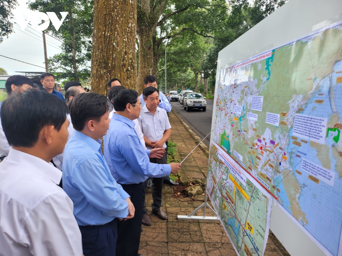 Thủ tướng khảo sát đoạn nối cao tốc Khánh Hòa-Buôn Mê Thuột với đại lộ Đông Tây