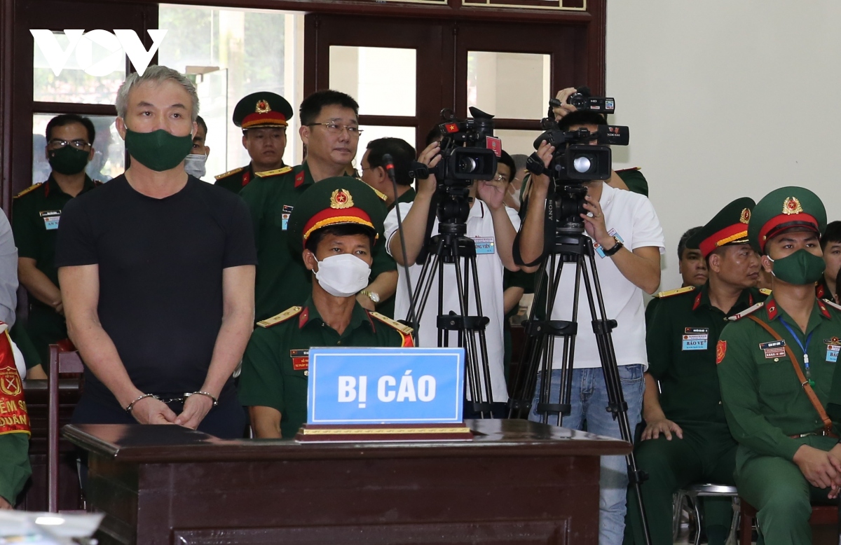 "Trùm buôn lậu" khai chi đậm cho cựu Thiếu tướng Lê Văn Minh đi đánh golf