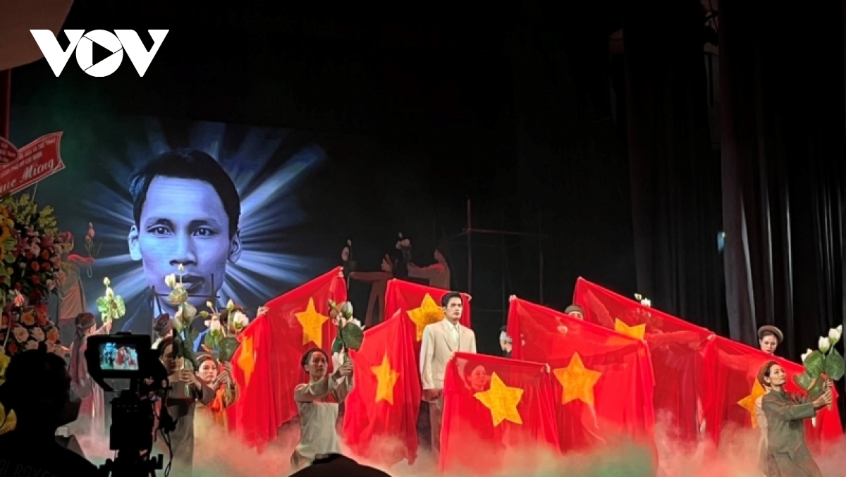 Vở diễn "Nợ nước non" đến với khán giả Long An và Đồng Nai