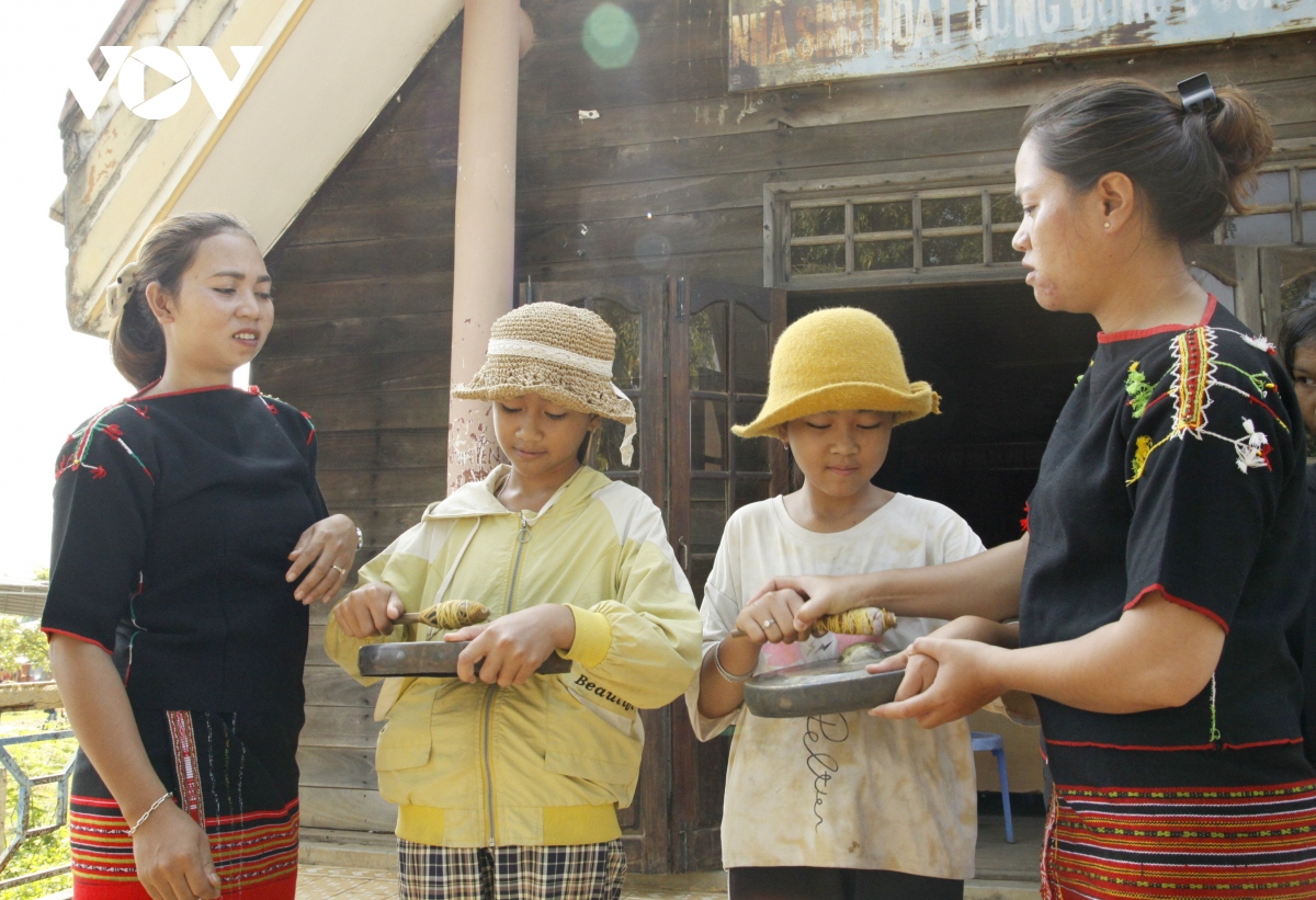 Khôi phục và truyền dạy văn hóa cồng chiêng cho thế hệ trẻ ở Đắk Lắk