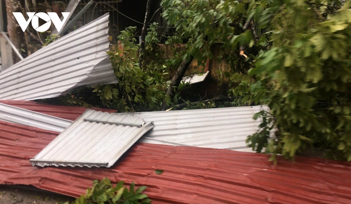 Mưa dông làm gần 120 ngôi nhà ở Yên Bái bị tốc mái