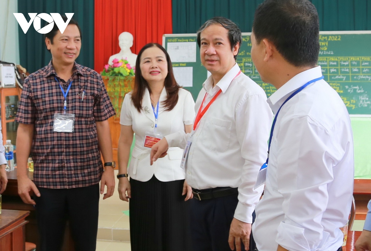 Bộ trưởng Nguyễn Kim Sơn: Cấm các trường ép hay gợi ý mua sách tham khảo