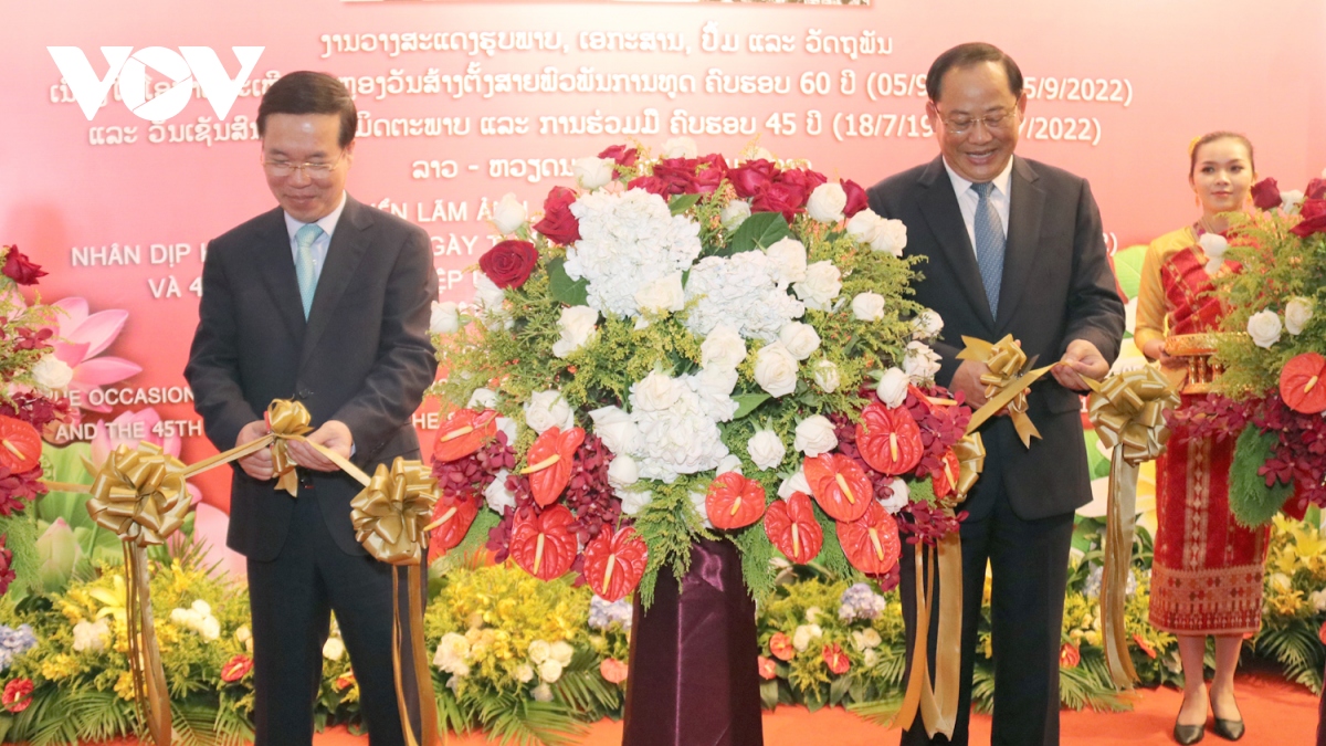 Hình ảnh quý về quan hệ Lào - Việt Nam được triển lãm tại Vientiane