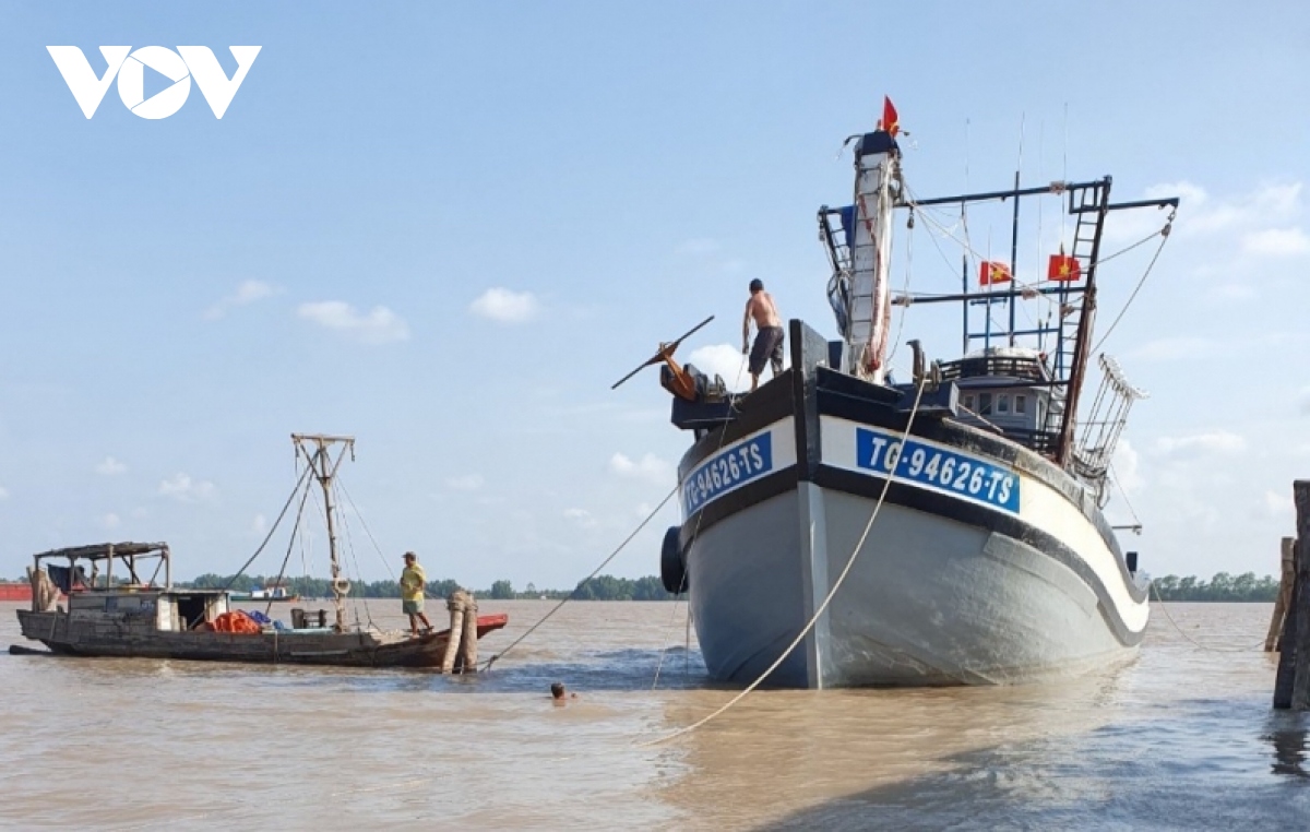 Đoàn tàu đánh cá theo Nghị định 67 ở tỉnh Tiền Giang “tiến thoái lưỡng nan”?