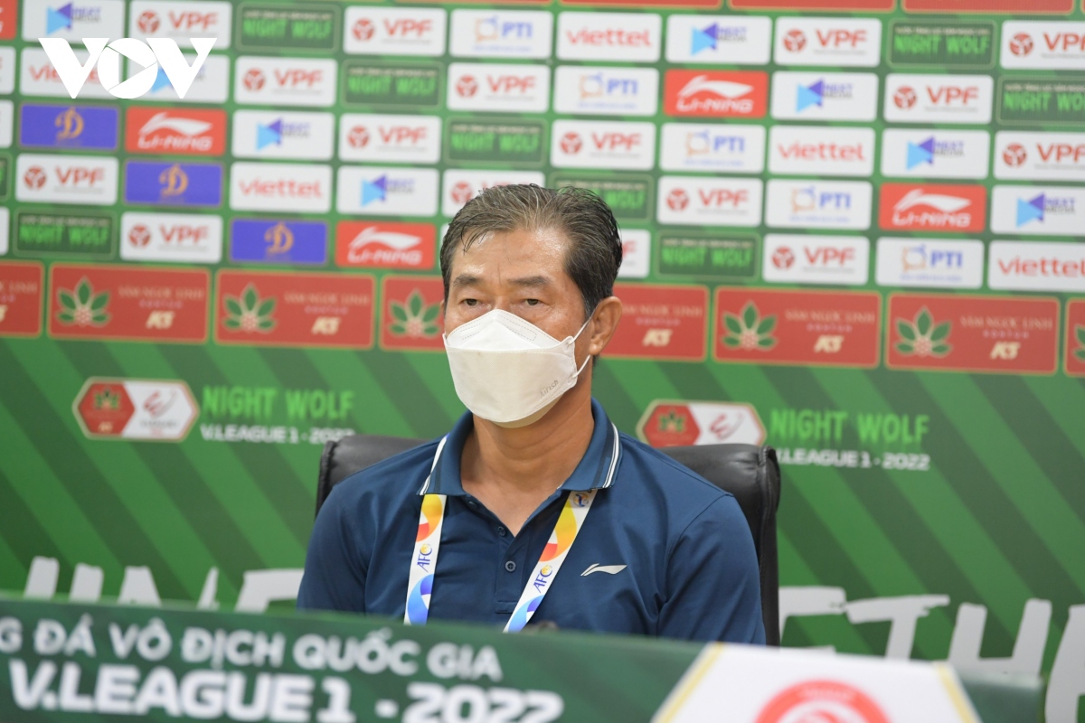 Viettel FC thi đấu tệ hại, HLV Bae Ji Won vẫn nói cứng