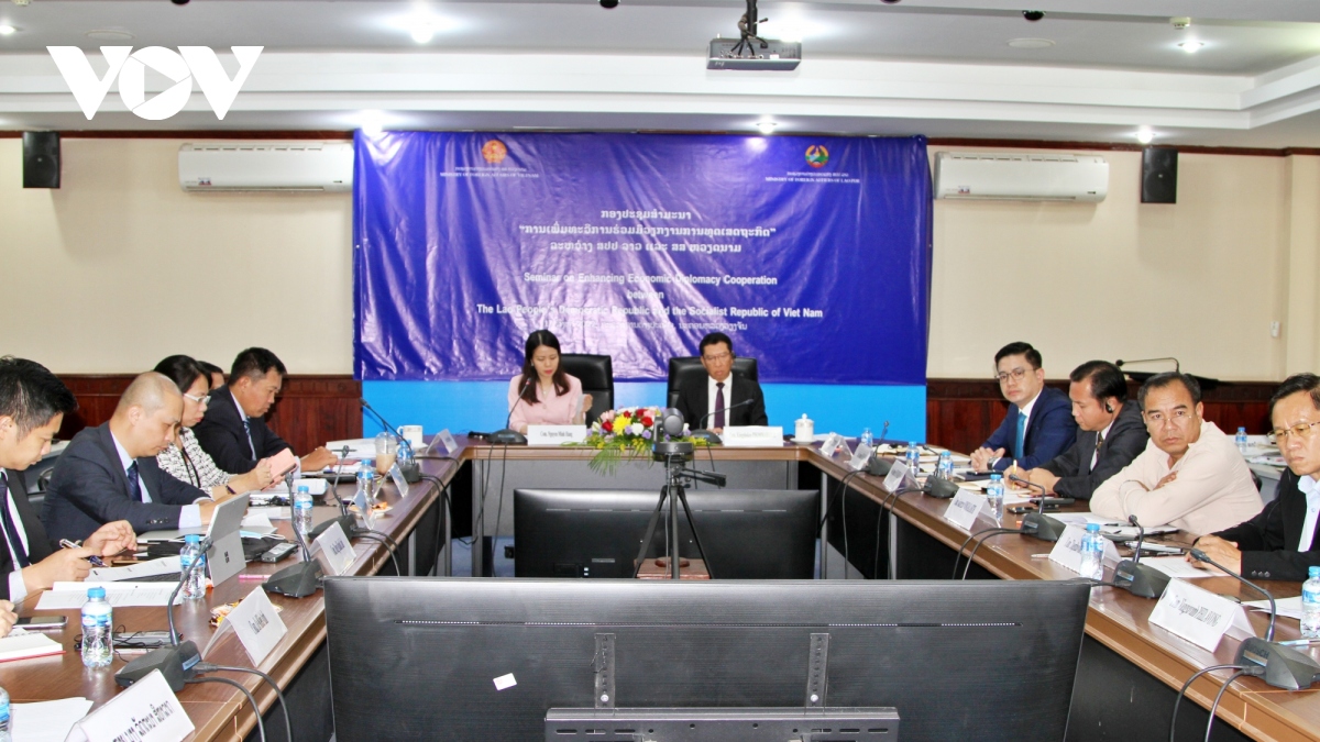 Việt - Lào tăng cường hợp tác ngoại giao kinh tế