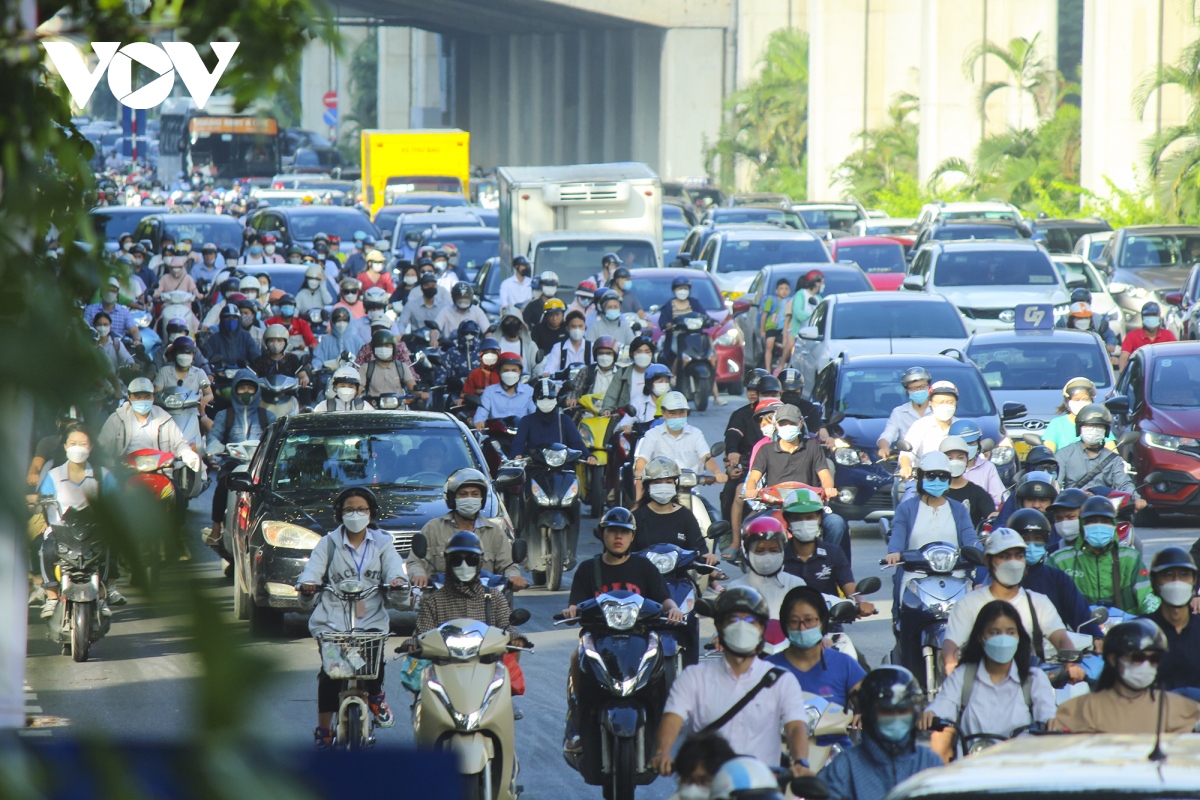 Giao thông trên đường Nguyễn Trãi hỗn loạn vào giờ cao điểm