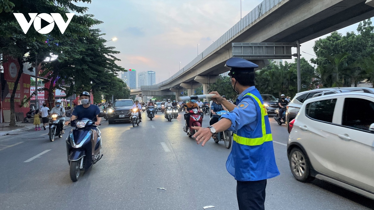 Một tuần phân làn trên đường Nguyễn Trãi: Xe máy vẫn "chung lối" ô tô