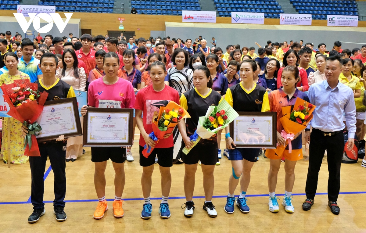 Tiến Minh và Thu Trang tranh tài ở Giải Cầu lông các CLB thành phố Đà Nẵng 2022