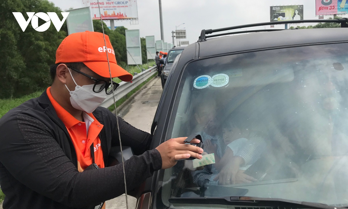 Cục Đăng kiểm Việt Nam: Chưa bắt buộc dán thẻ ETC khi đi đăng kiểm xe