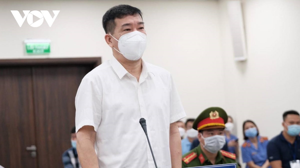 Cựu trưởng Công an Tây Hồ Phùng Anh Lê phủ nhận cáo buộc nhận tiền thả người