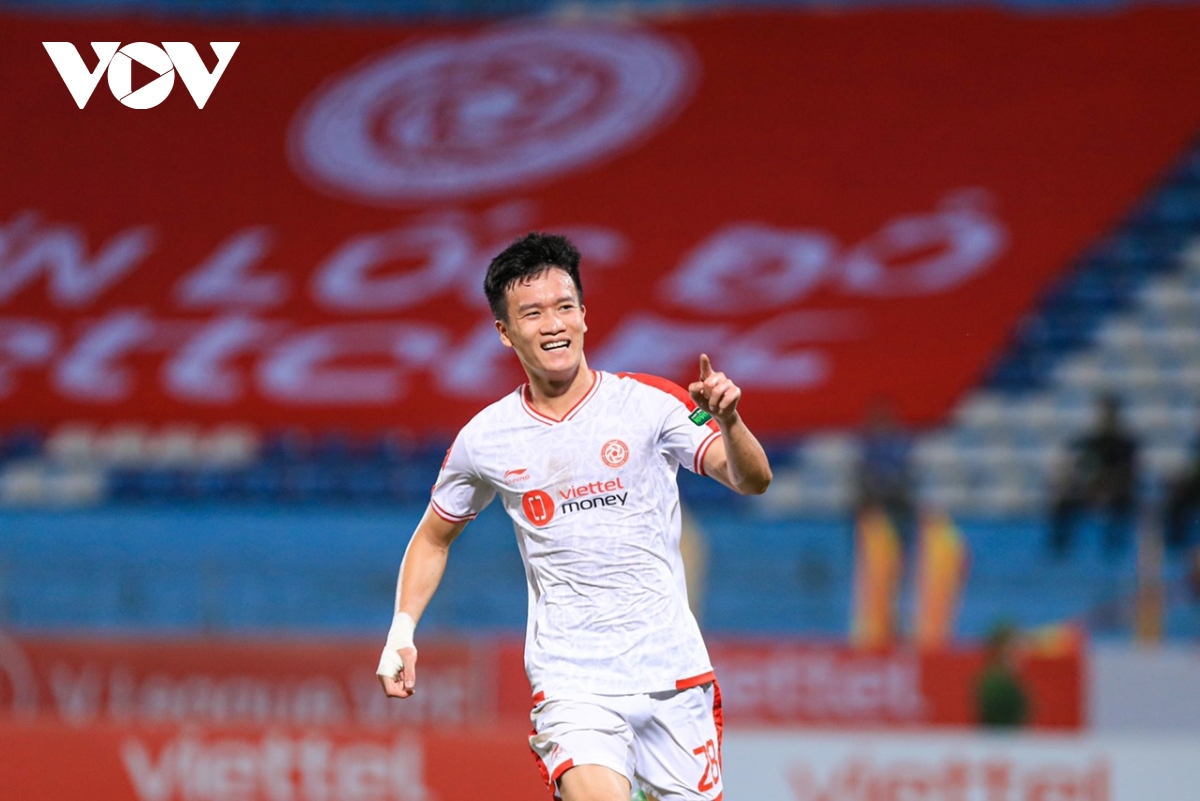 Hoàng Đức giúp Viettel FC thắng đậm Nam Định, Văn Lâm tiếp tục tỏa sáng