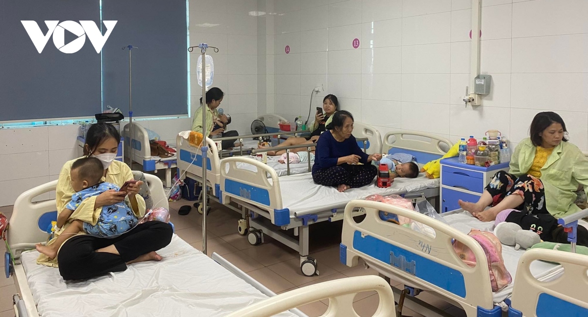 Trẻ mắc bệnh hô hấp gia tăng ở Hà Nội