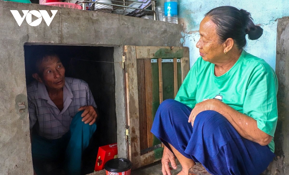 Người dân ven biển tỉnh Quảng Nam làm hầm trú bão