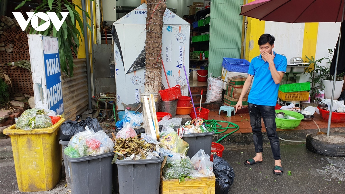 Công nhân bỏ việc do lương thấp, rác thải sinh hoạt “bủa vây” TP Bắc Ninh