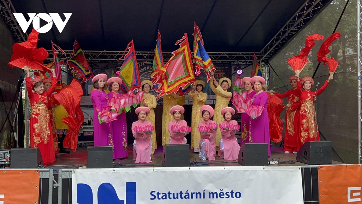 Đặc sắc văn hóa Việt tại Lễ hội hành tinh màu 2022 ở Cộng hòa Séc