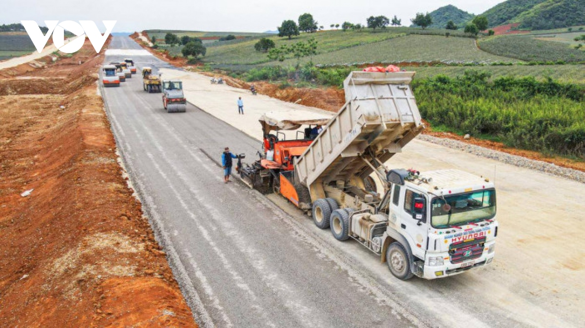 Chỉ định thầu cao tốc Bắc-Nam: Không chia nhỏ, băm nát, chống lợi ích nhóm