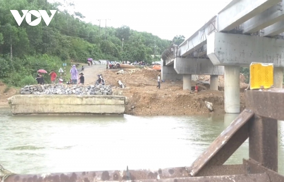 Quảng Trị: Cầu bị lũ cuốn trôi, 6 thôn bị cô lập