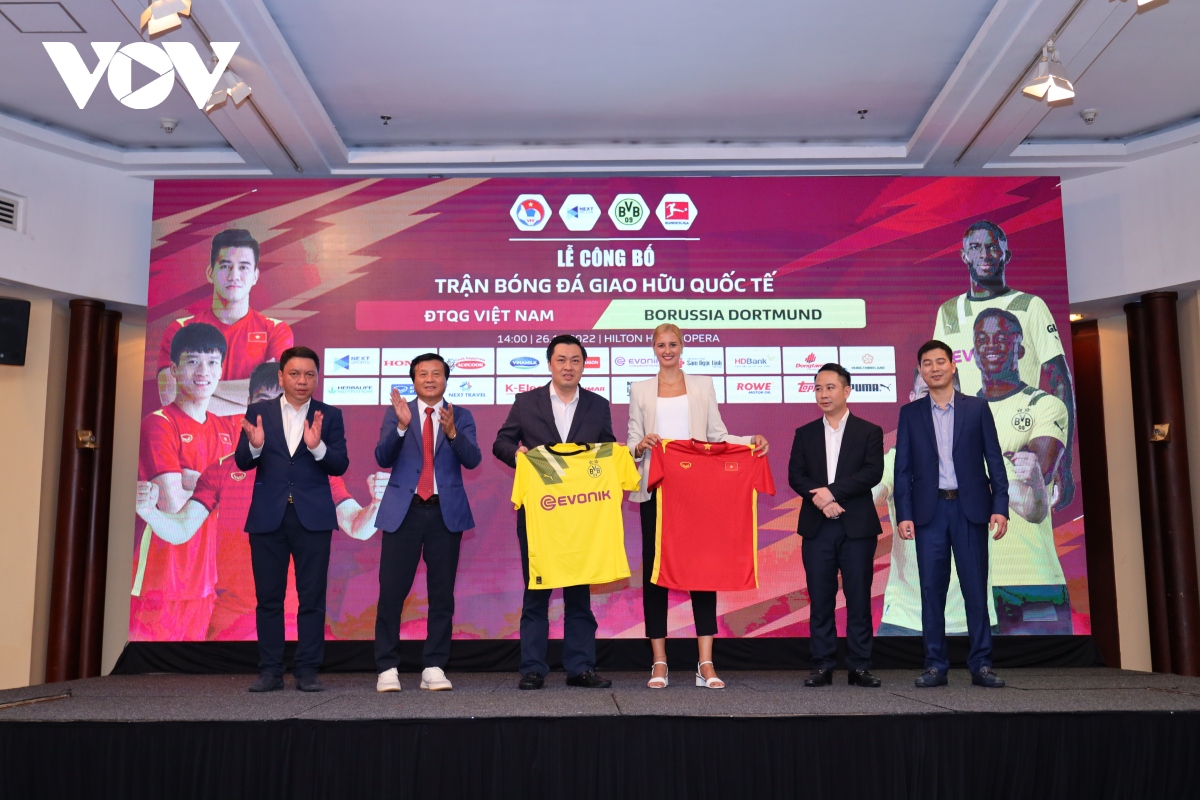 ĐT Việt Nam khởi động chiến dịch săn vàng AFF Cup với "thuốc thử" liều cao Dortmund