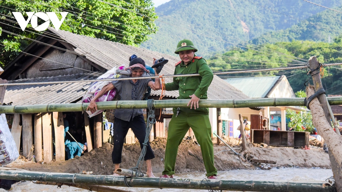 Chênh vênh những cây cầu khỉ nơi tâm lũ Kỳ Sơn, Nghệ An